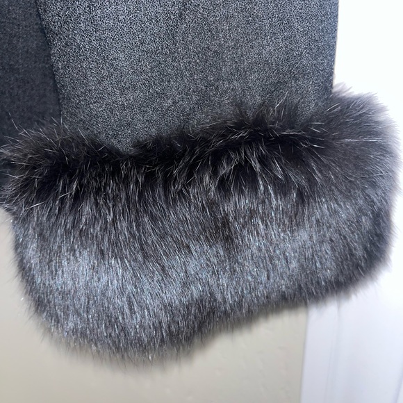 Lily & Taylor Women's Black Blazer with Fox Fur Cuffs - Picture 4 of 11